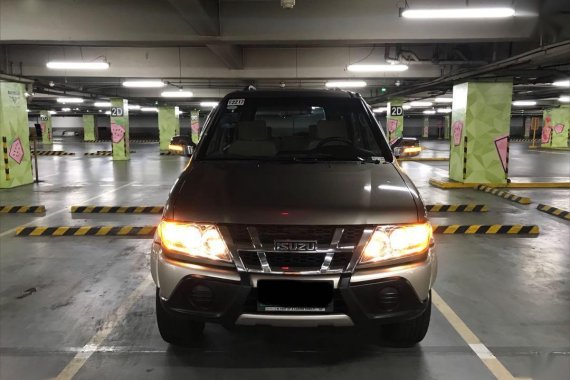 Sell Silver Isuzu Crosswind in Manila