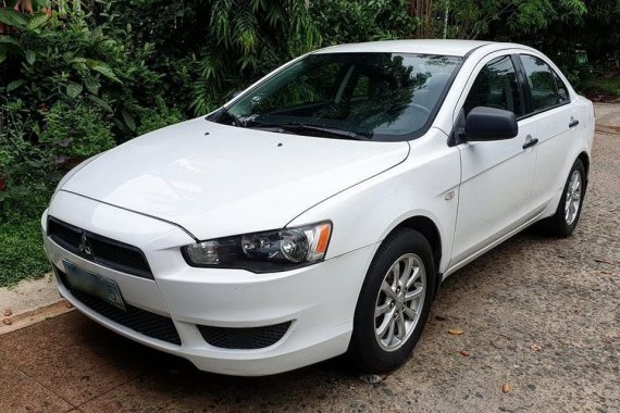 Selling White Mitsubishi Lancer ex in Taguig