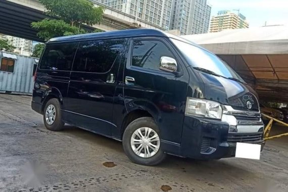 Selling Black Toyota Hiace in Makati