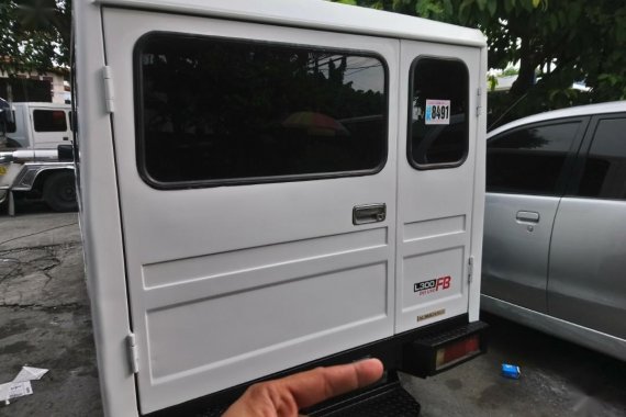 Sell White Mitsubishi L300 in Bacoor