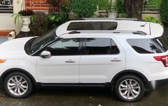 White Ford Explorer for sale in Muntinlupa