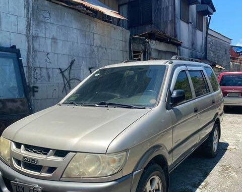 Sell Beige Isuzu Crosswind in Manila