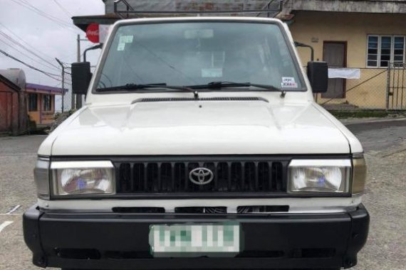 Selling White Toyota tamaraw in Manila