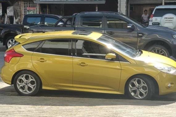 Selling Yellow Ford Focus in San Jose