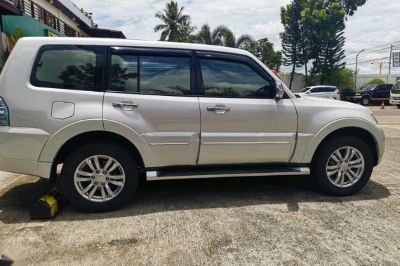 Sell White Mitsubishi Pajero in Mambusao