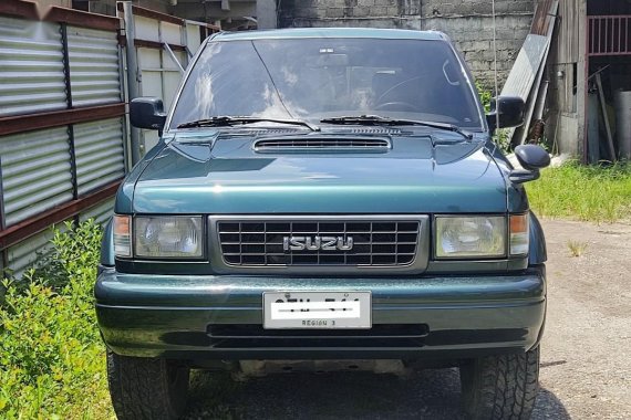 Sell Blue Isuzu Trooper in Candelaria