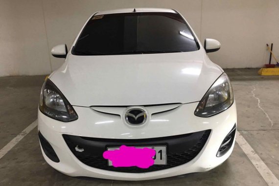 Selling White Mazda 2 in Manila