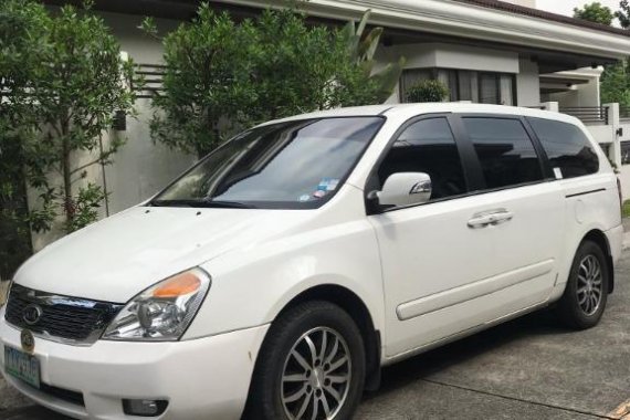 Sell White Kia Carnival in Caloocan