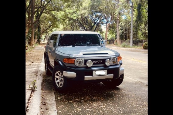 Selling White Toyota Fj Cruiser 2014 in Muntinlupa