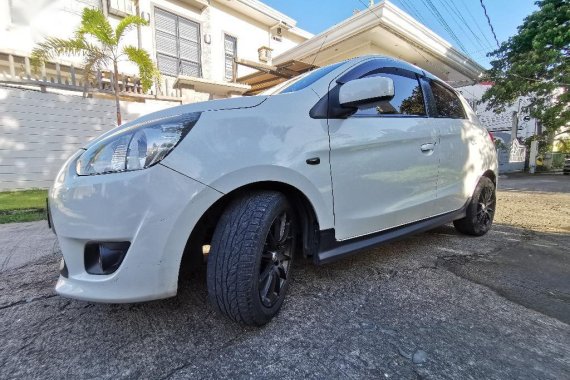 Sell White Mitsubishi Mirage in Parañaque
