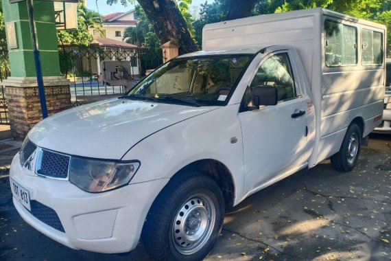 Selling White Mitsubishi Pajero in Quezon City