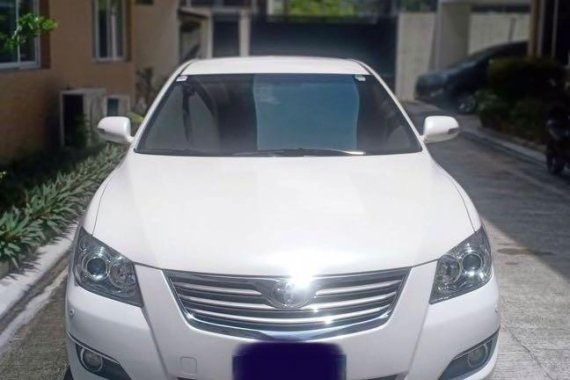 White Toyota Camry for sale in Quezon City