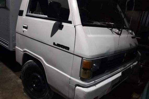 Sell White Mitsubishi L300 in Mandaluyong