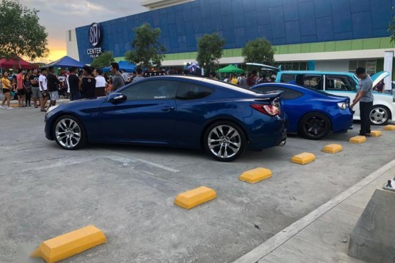 Sell Blue Hyundai Genesis in Plaridel