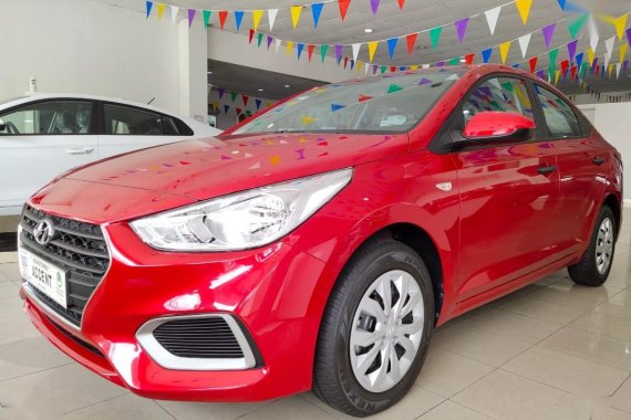 Selling Red Hyundai Accent in Quezon City