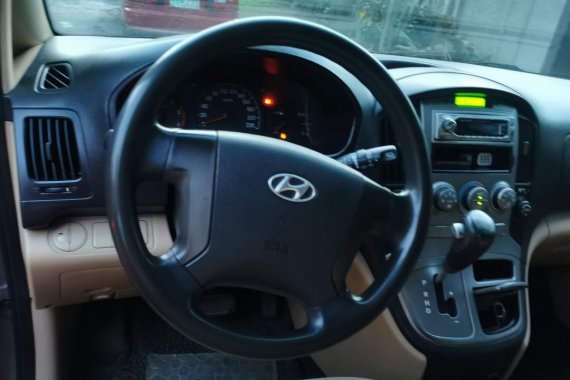 Selling Silver Hyundai Grand starex in Caloocan