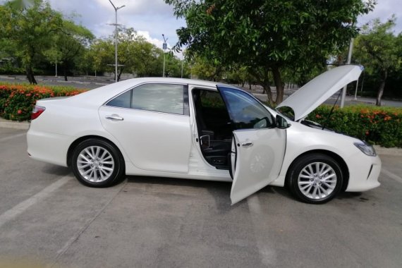 Sell Pearl White 2017 Toyota Camry in Bacoor