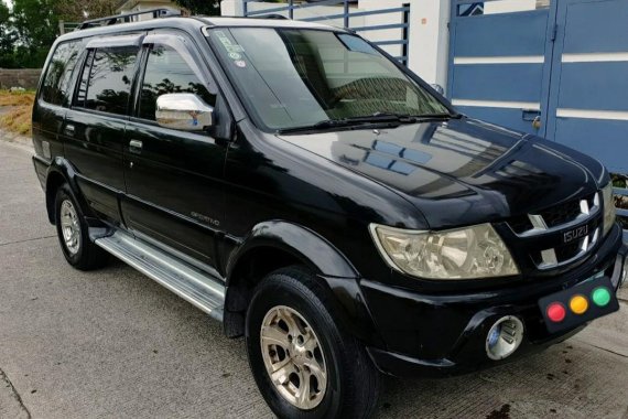 Sell Black Isuzu Crosswind in Manila