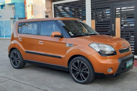 Selling Gold Kia Soul 2010 Hatchback in Manila