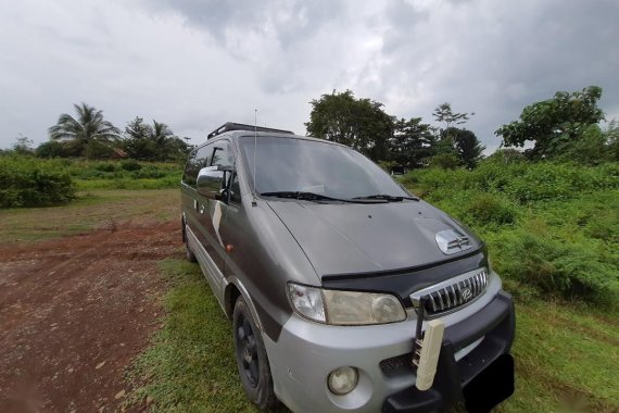 Selling Grey Hyundai Starex in Valencia