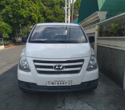 Selling White Hyundai Grand Starex 2017 in Lopez Village Covered Court