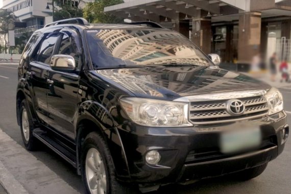 Black Toyota Fortuner 2.7 7 Seater (A) 2010 for sale in Bonifacio Global City (BGC)