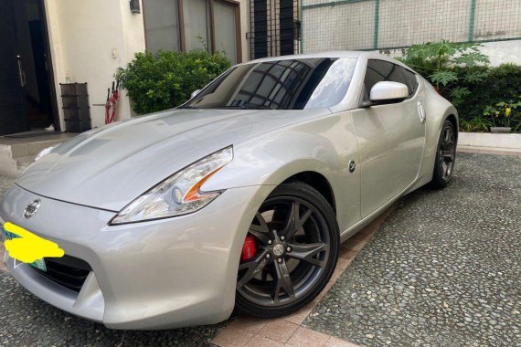 Sell Silver 2009 Nissan 370Z in Quezon City