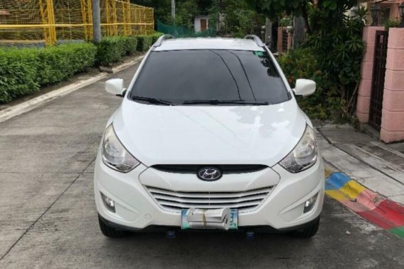 Pearlwhite Hyundai Tucson 2.0 (A) 2011 for sale in Manila