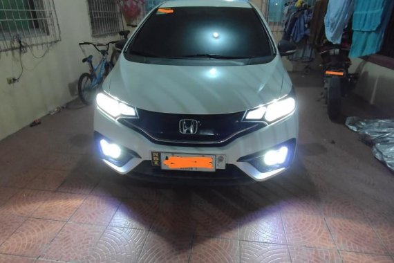 Selling White Honda Jazz 1.5 VX Auto 2015 in Angeles