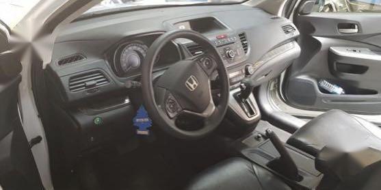 Selling White Honda Cr-V in Bonifacio