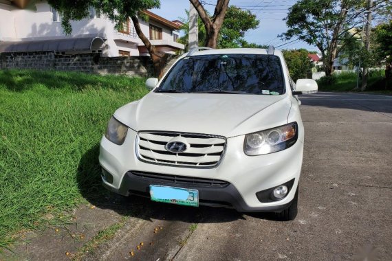 Pearlwhite Hyundai Santa Fe  2.2 Crdi Auto 2010 for sale in Paranaque City