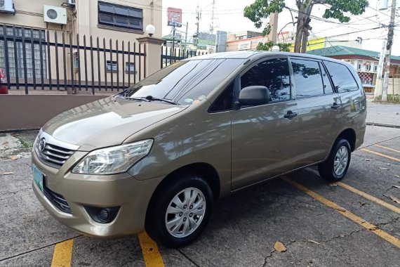 Toyota Innova E 2.0 2013