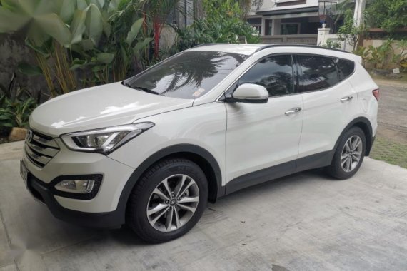 White Hyundai Santa Fe for sale in Quezon City