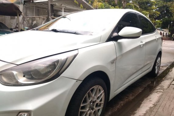 Sell White 2014 Hyundai Accent in Pasig