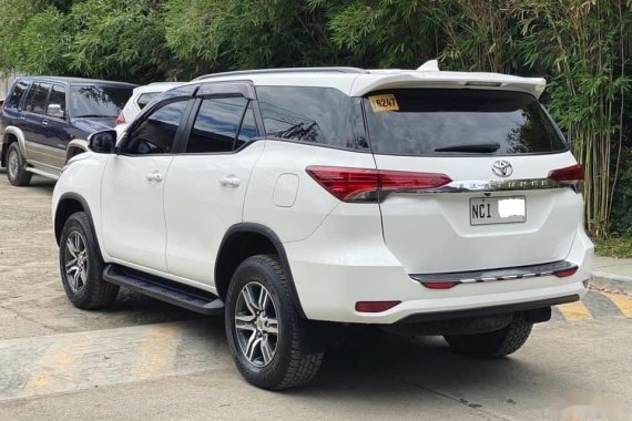 Selling White Toyota Fortuner 2018 in Manila