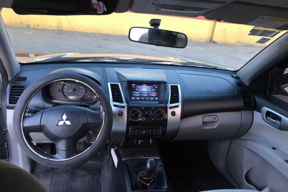 Grey Mitsubishi Montero Sport 2014 for sale in Santiago