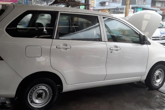 White Toyota Avanza 2007 for sale in Manila