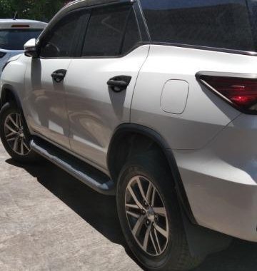 Pearl White Toyota Fortuner 2016 for sale in Valenzuela