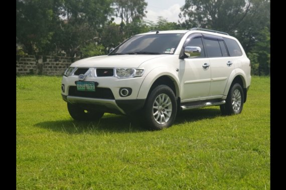 Sell White 2013 Mitsubishi Montero Sport SUV at 100000 km in Manila