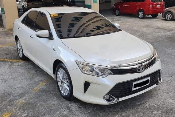 Sell Pearl White 2017 Toyota Camry in Parañaque