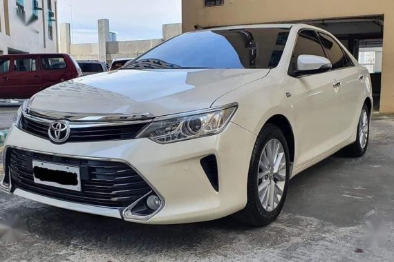 Sell Pearl White 2017 Toyota Camry in Parañaque