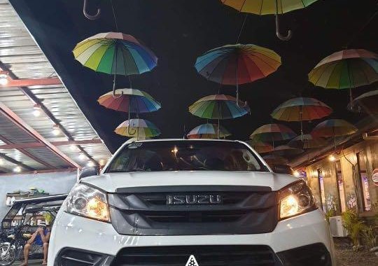 White Isuzu Mu-X 2015 for sale in Quezon City