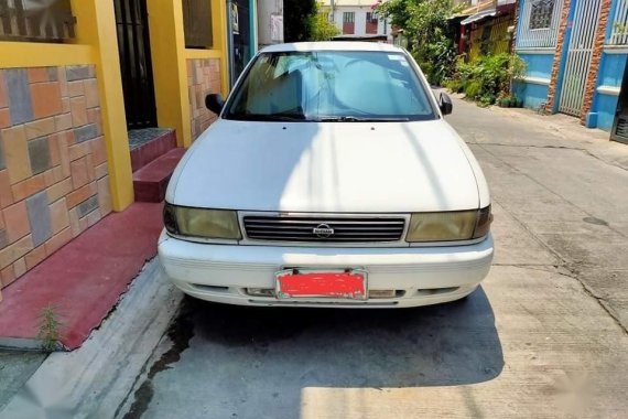 White Nissan Sentra for sale in Parañaque