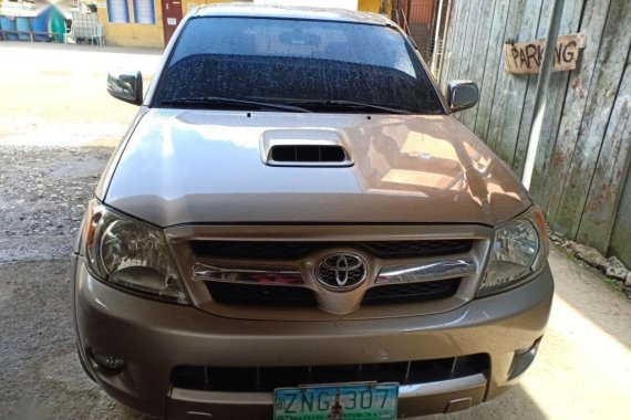 Selling Silver Toyota Hilux in Baguio