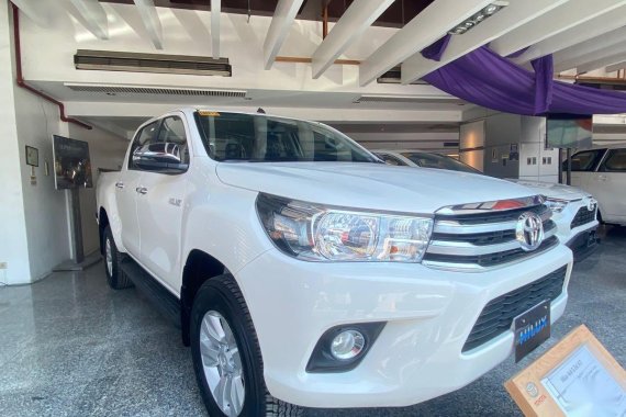 White Toyota Hilux for sale in Manila