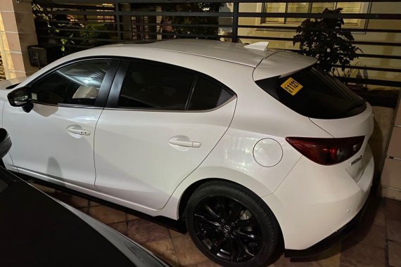 White Mazda 3 for sale in Cebu