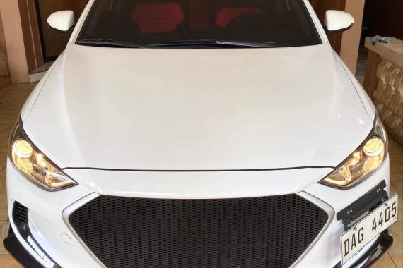 Selling White Hyundai Elantra 2017 in Muntinlupa
