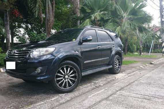 Selling Black Toyota Fortuner 2013 in Angeles City 