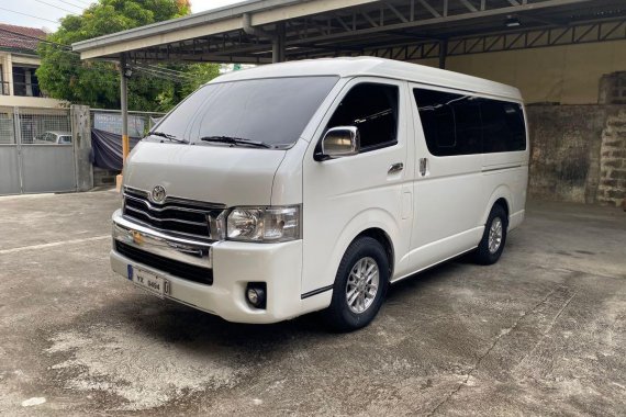 Selling White Toyota Hiace Super Grandia in Pateros