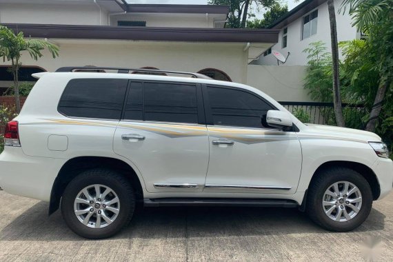 Pearl White Toyota Land Cruiser for sale in Pasig 